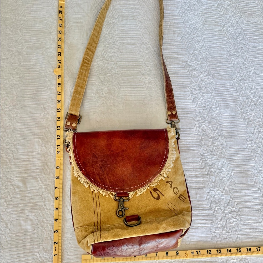 Clea Ray Unique Canvas  Crossbody Bag